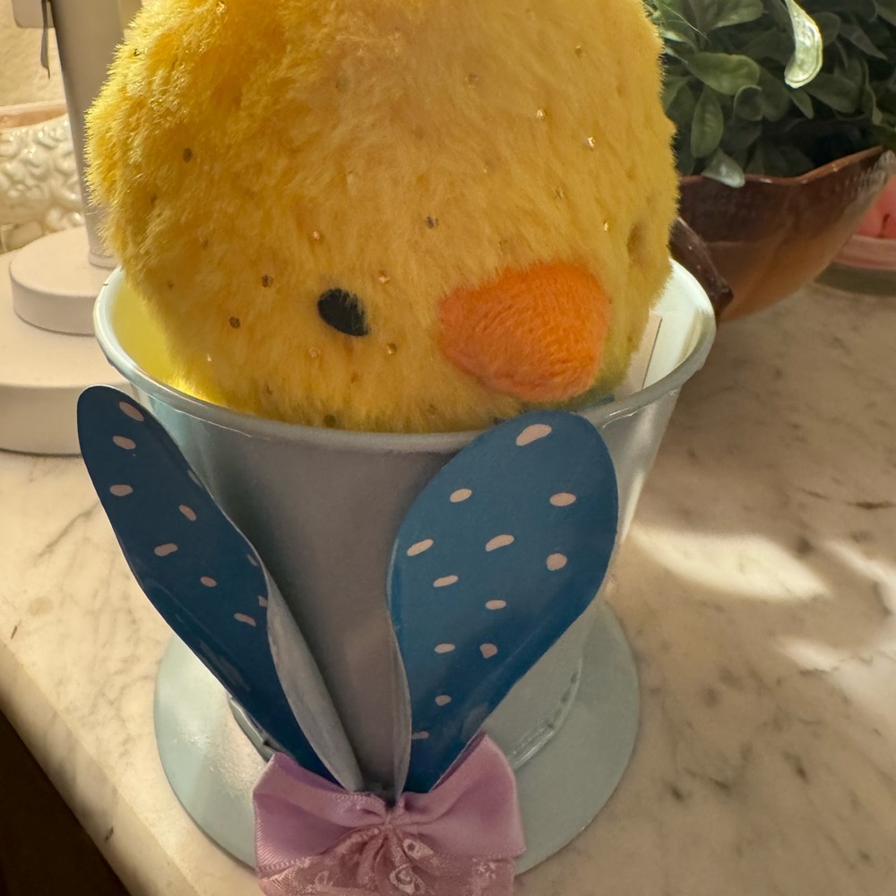 Easter decor chic in planter